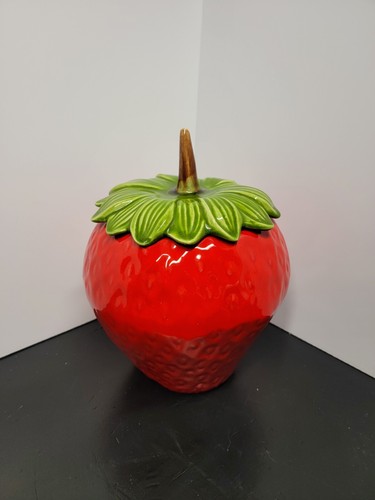 Vintage strawberry cookie - cookie, jar